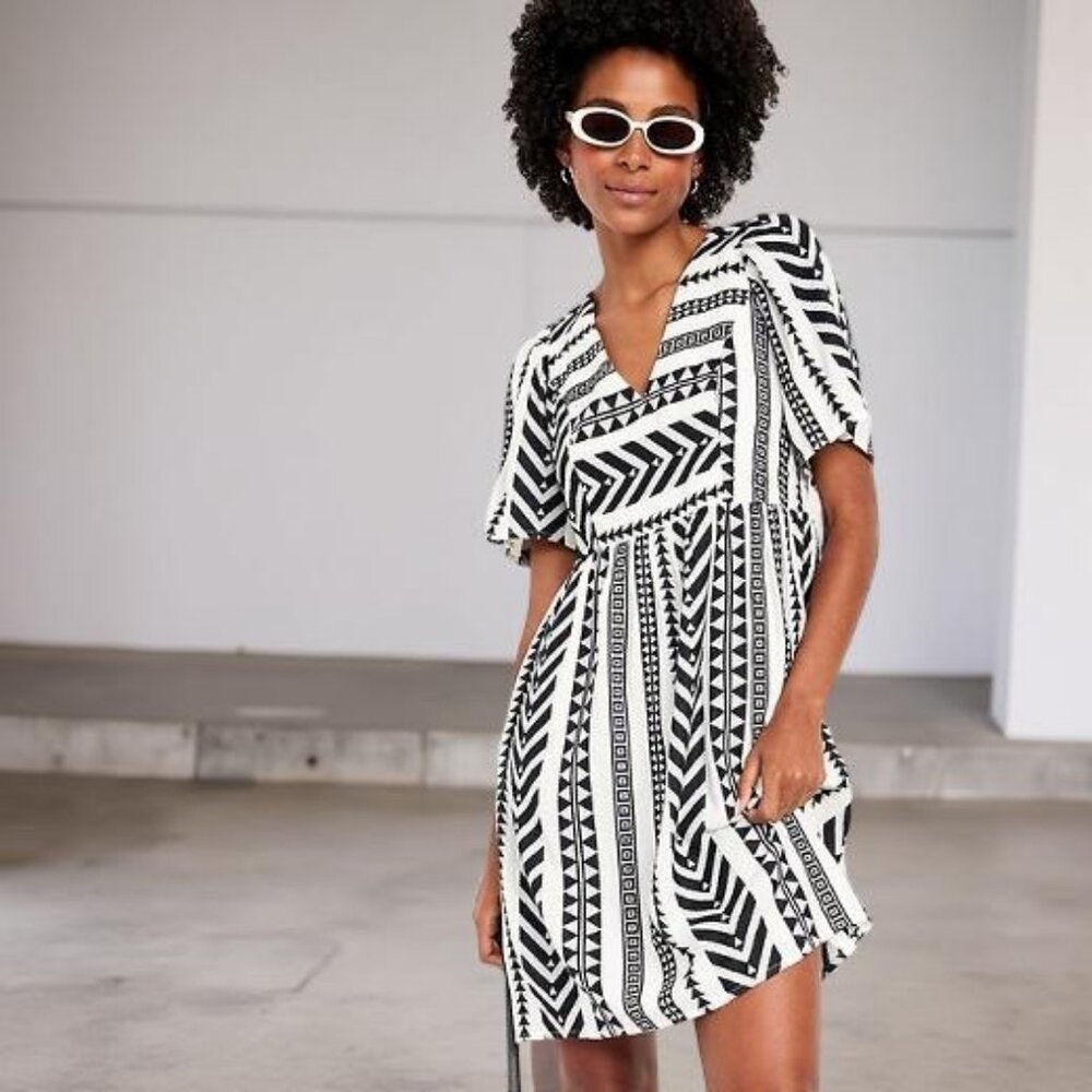 Old Navy Black and White Geometric Mini Dress